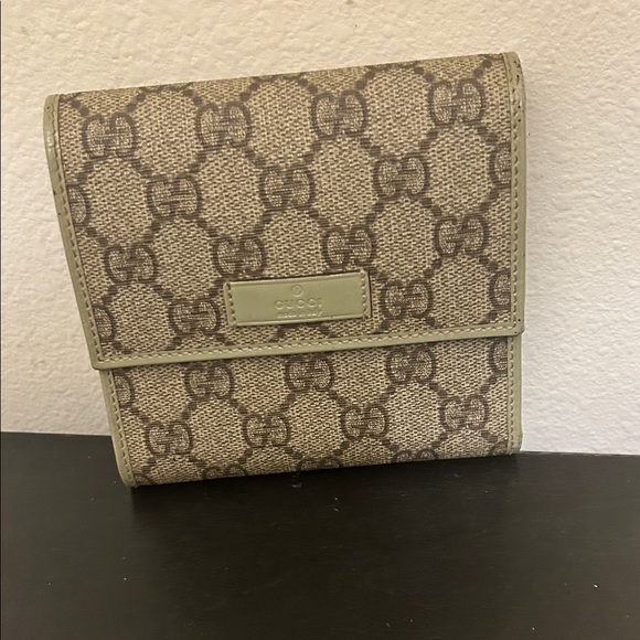 Gucci Beige and Brown Monogram Wallet - Picture 1 of 10